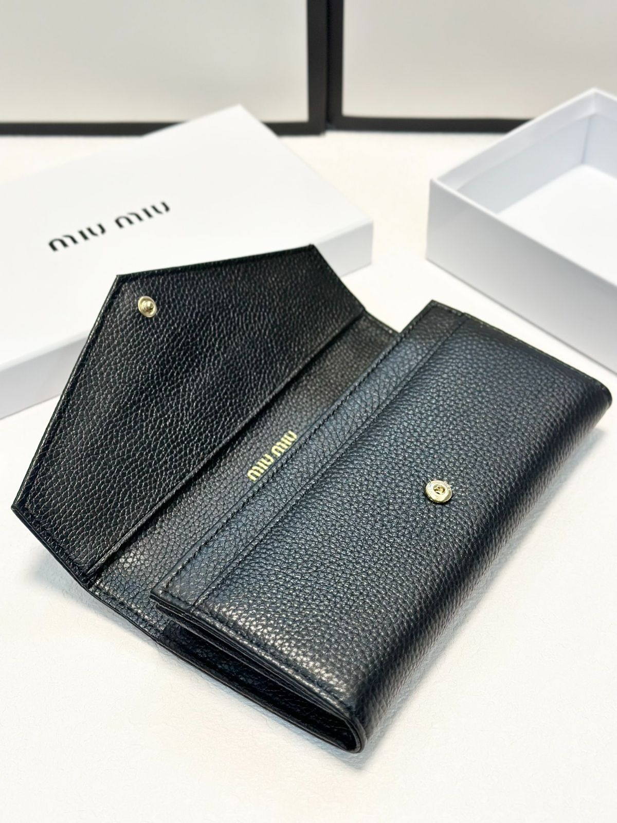miumiu ミュミュ