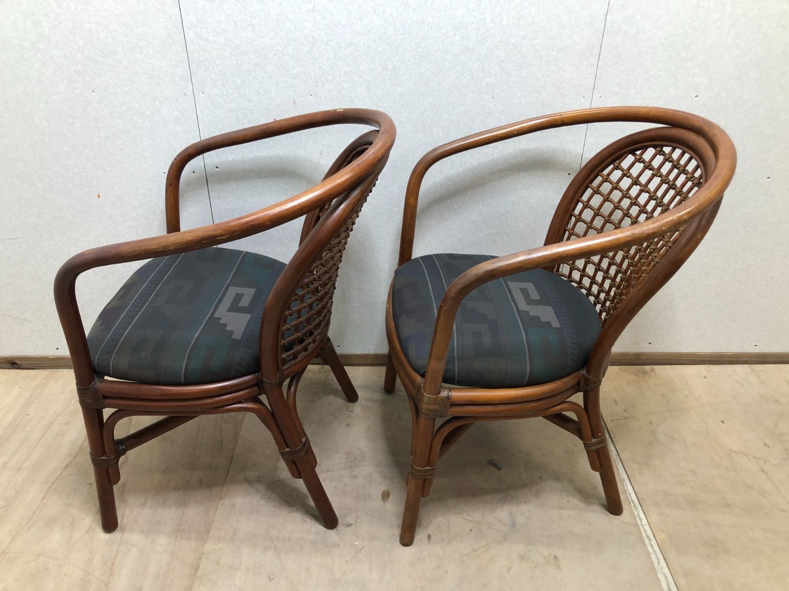 ラタン　藤　3点セット　ガラステーブル＋チェア2脚　応接セット 250323 ラタン 藤 3点セット ガラステーブル＋チェア2脚 応接セット 250323