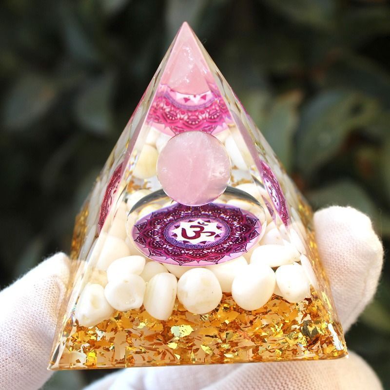 大人気！再販】最強金運☆元宝のピラミッド型オルゴナイト①（叶える