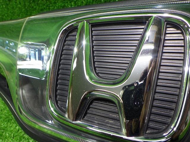 純正フロントグリル ホンダ フィットハイプリッド GP1 71121-TF2-901