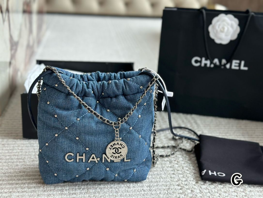 シャネル クロスボディバッグ ショルダーバッグ / トートバッグ CHANEL シャネル クロスボディバッグ 通販 - Farfetch