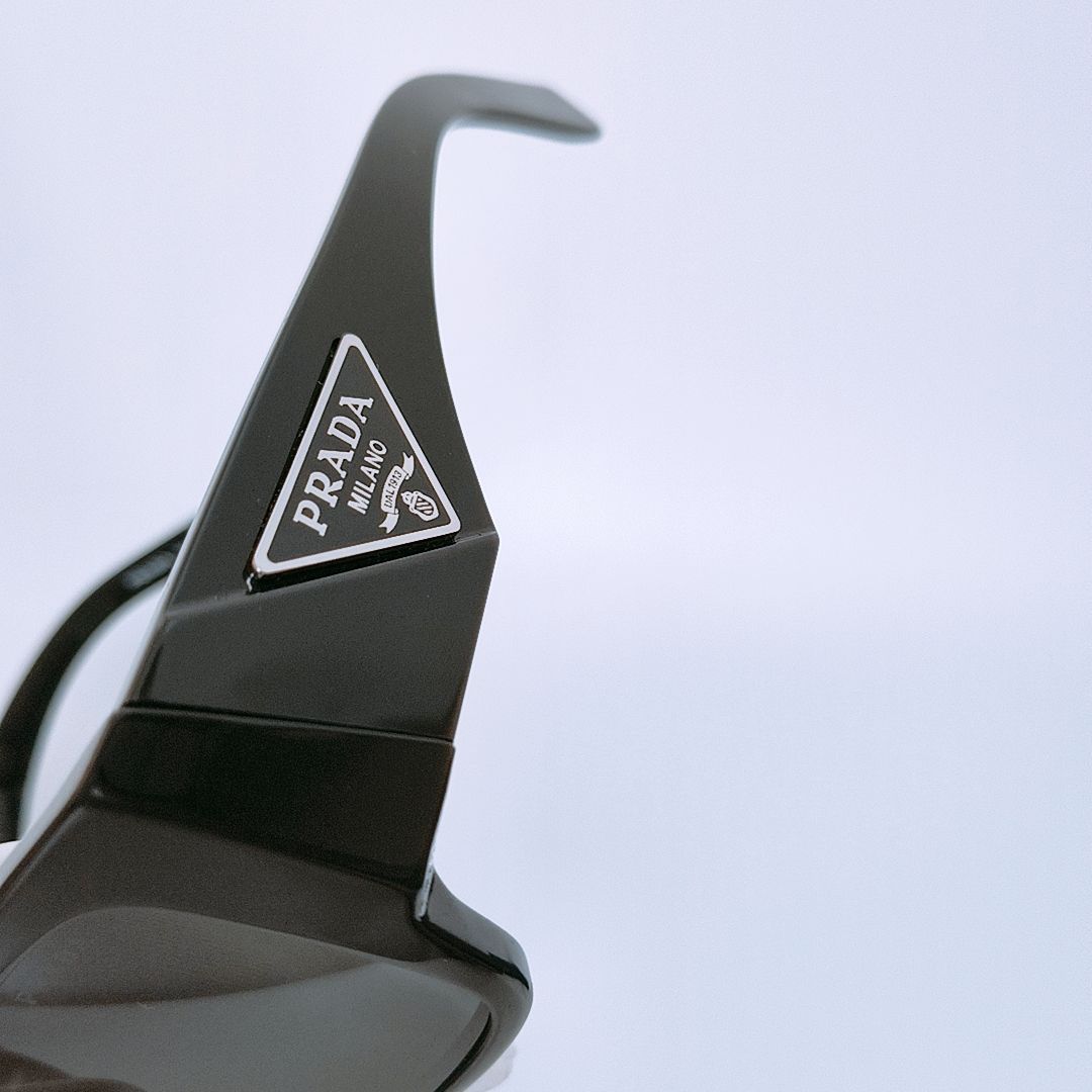 新品未使用】PRADA トライアングルロゴ サングラス プラダ - メルカリ