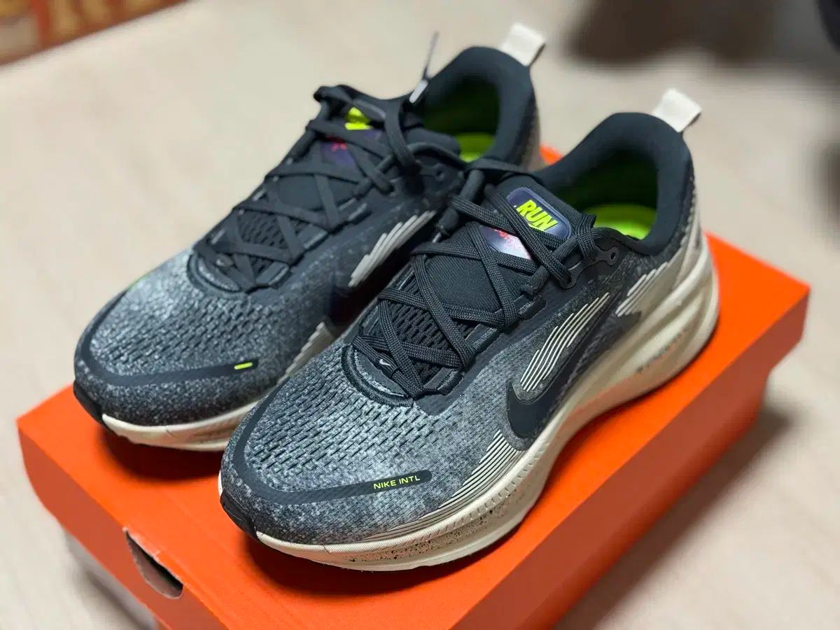 ナイキ ボメロ18 NIRT ランニングシューズ 255