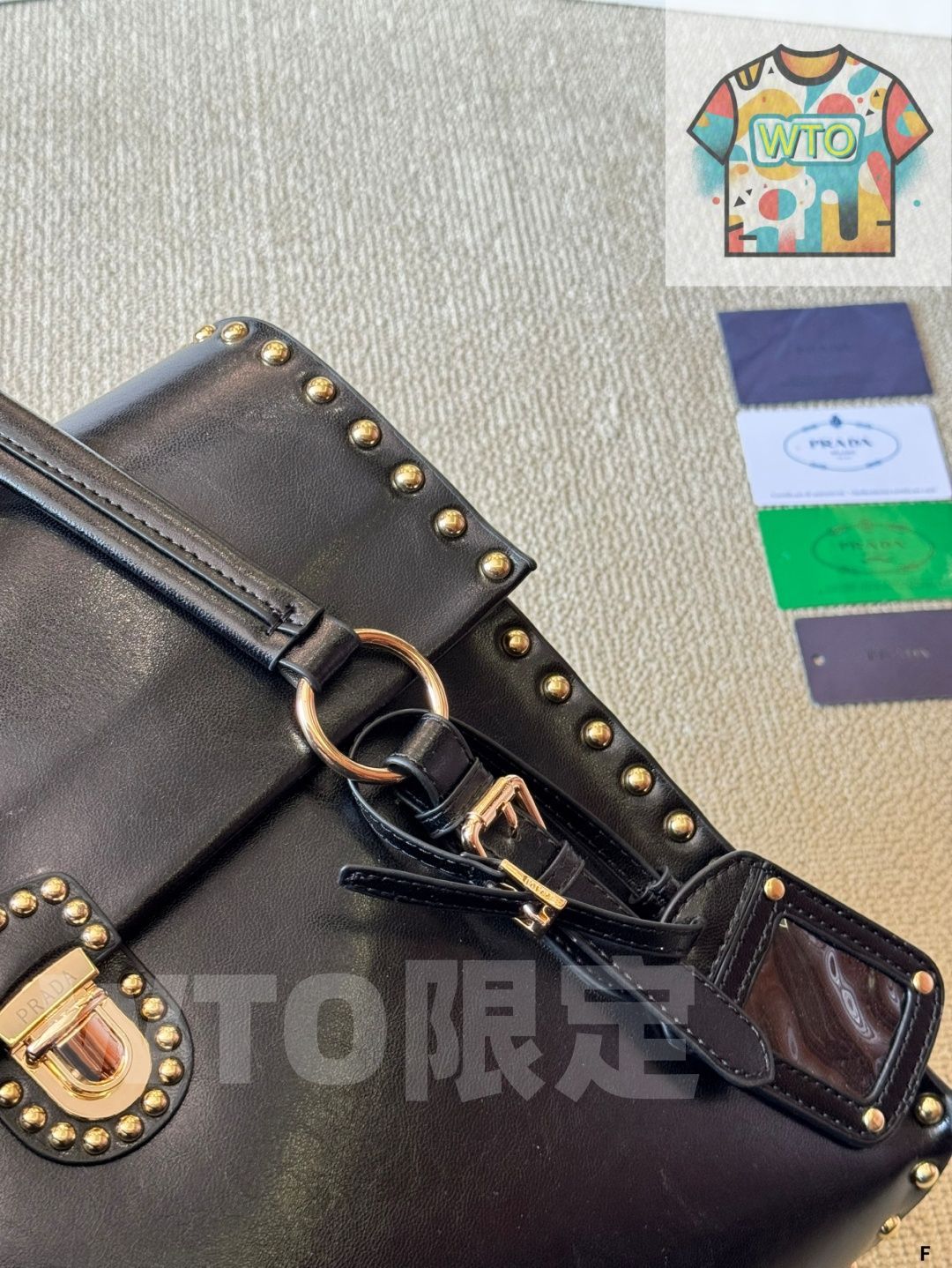 PRADA レトロショルダーバッグ - チョコレートカラー