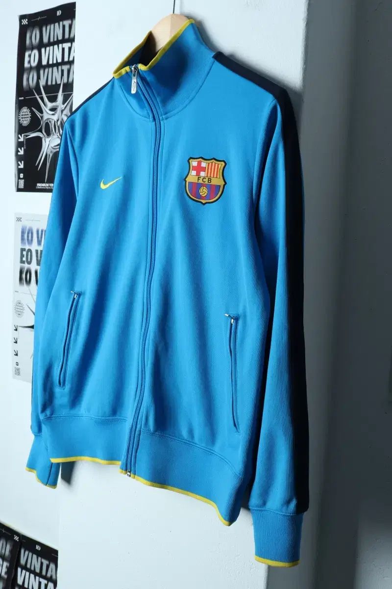 FC Barcelona ジャージ　M ⭕️人気商品につきなくなり次第終了 L-XL) NIKE ジップアップ ジャージ トラックジャージ サッカー