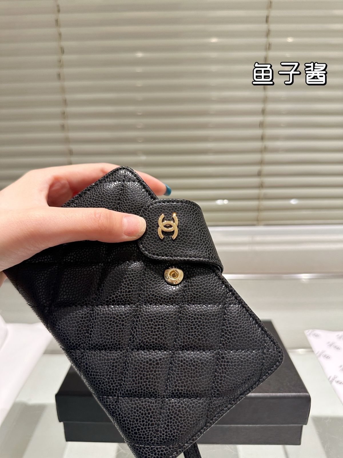 国内発送 25A CHANEL ◆ ツヤ ブラック グローブ ギフトに最適！ Chanel 25A上新日真的什麼都有