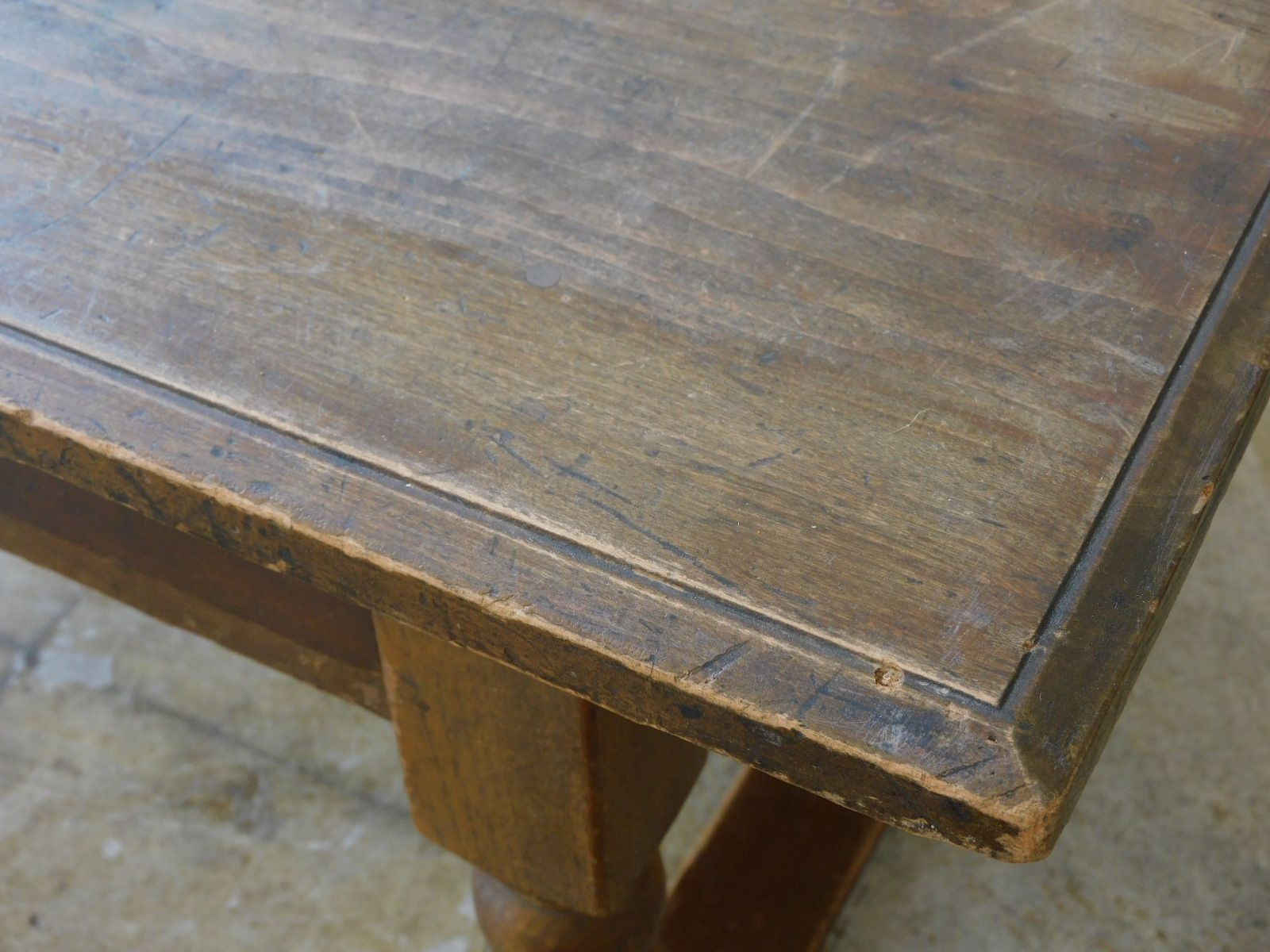 サイドテーブル