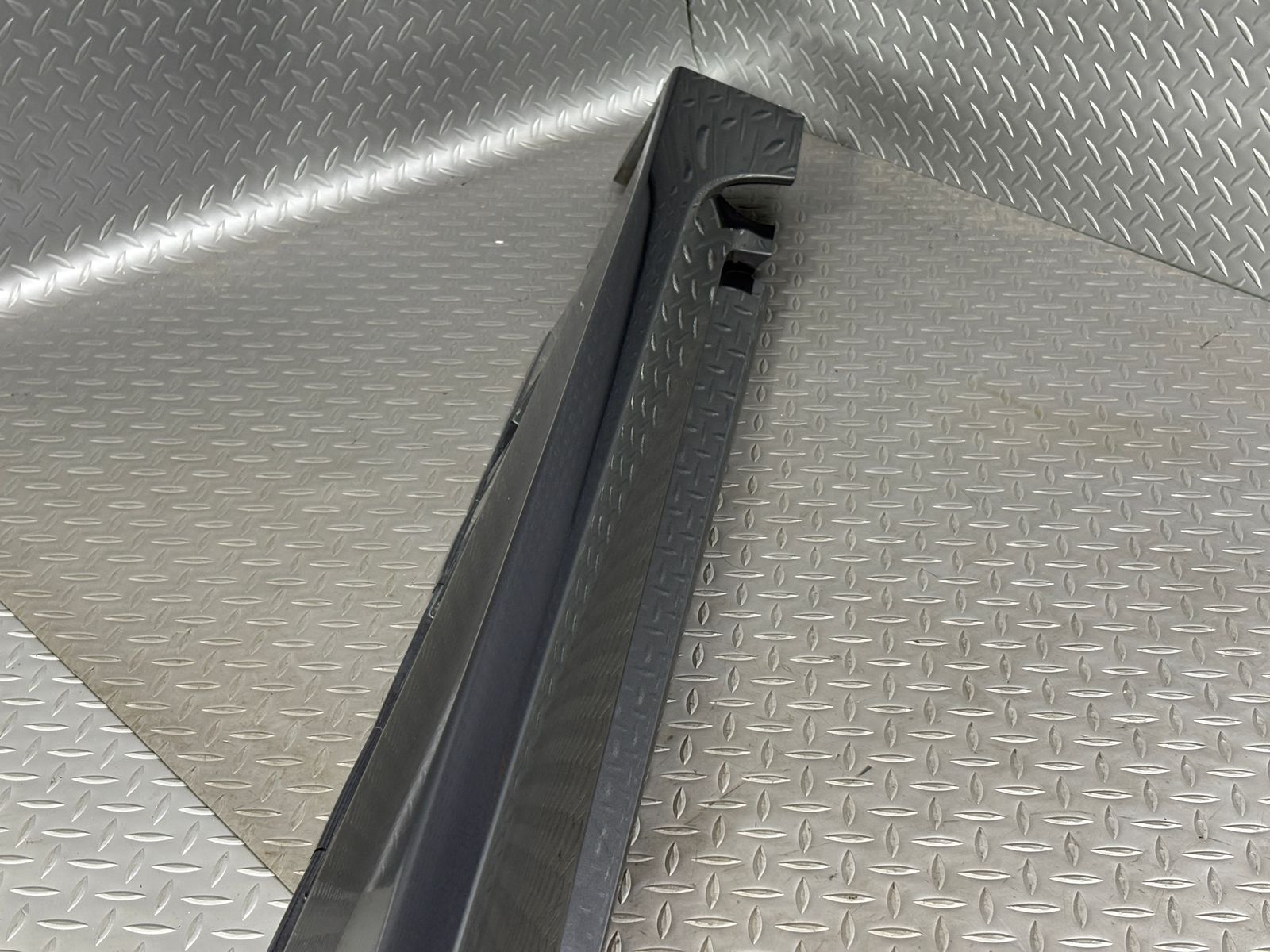 マグネタイトグレーメタリック 品番C190100420