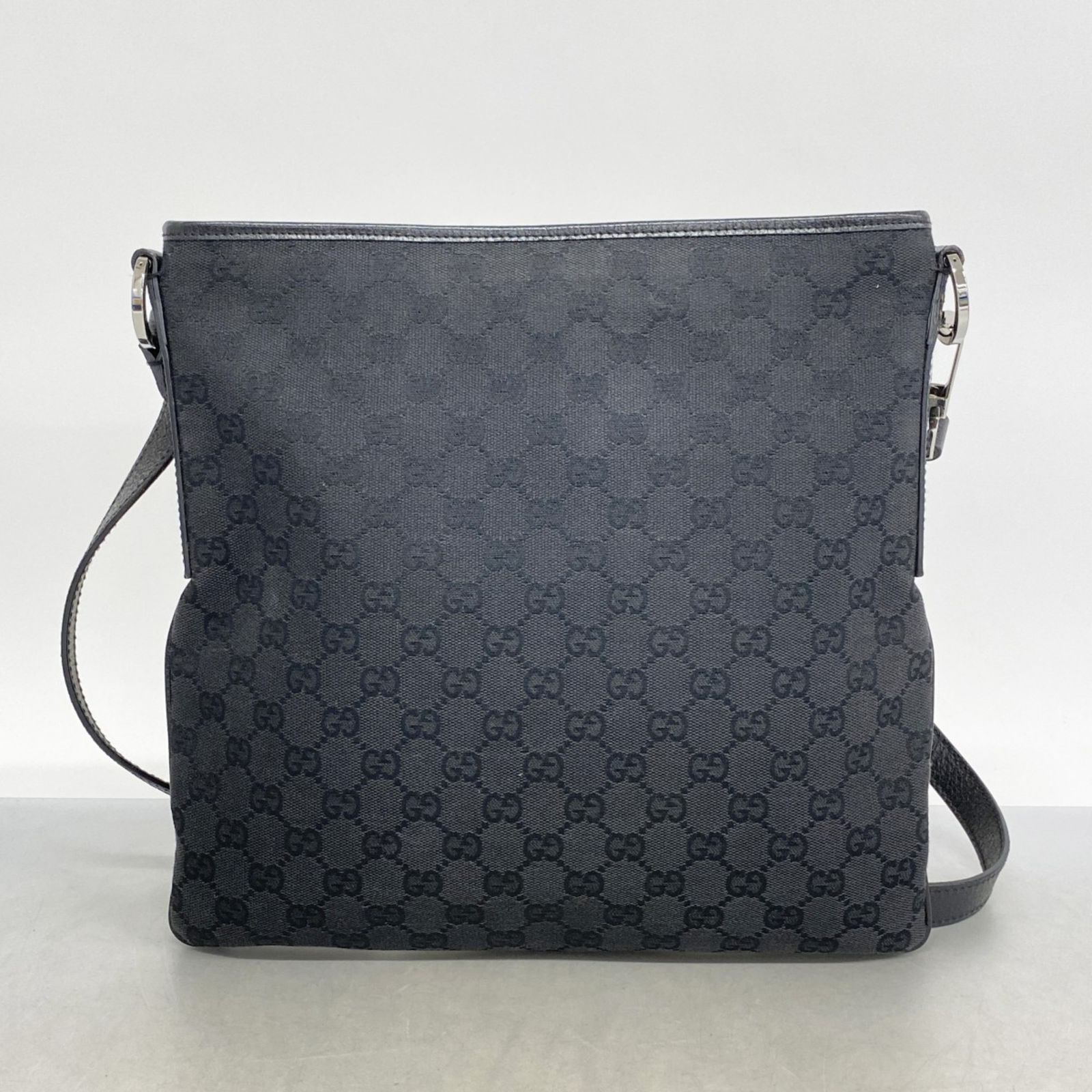 （最終）GUCCI ブラック ショルダーバッグ　GGキャンパス GUCCI グッチ ショルダーバッグ GGキャンバス ブラック