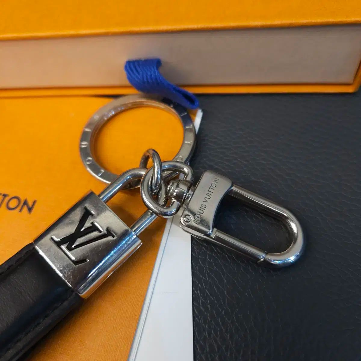 美品！ルイヴィトン マルチカラー ビジュー グルロ鈴 ストラップ ルイ