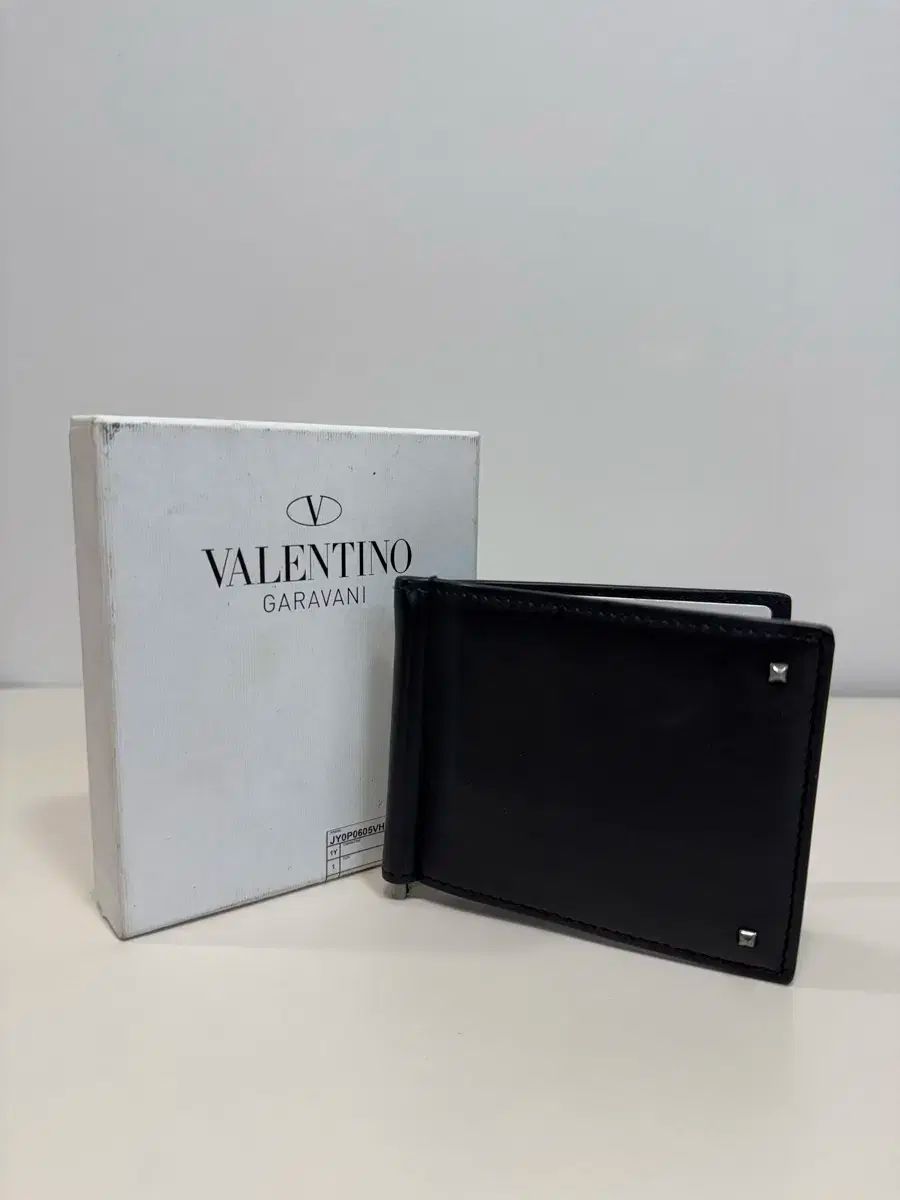 Valentino(ヴァレンティノ) ロックスタッズ 2024 マネークリップ