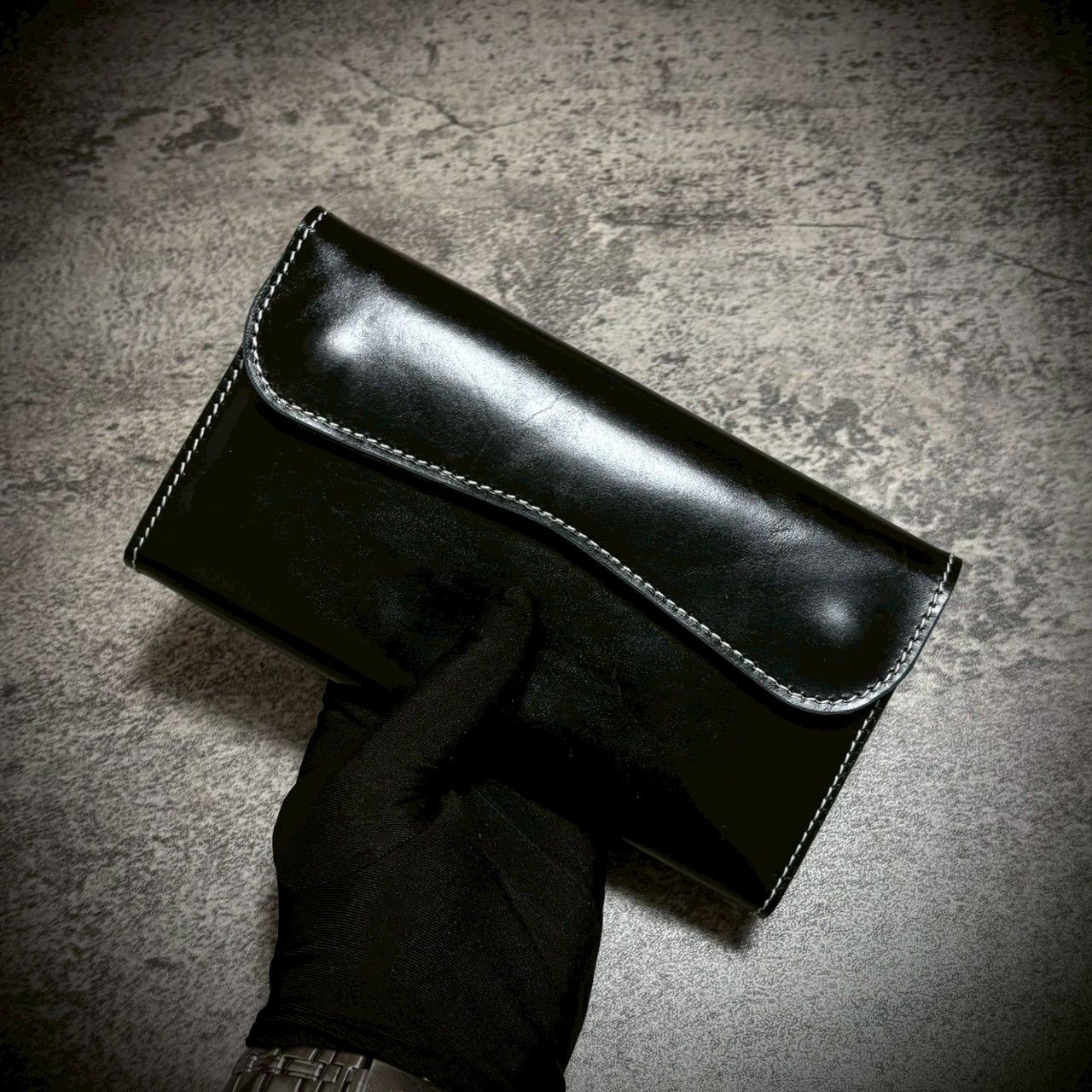 レザー製 黒 長財布 フラップ式 グッチ 長財布 フラップ式