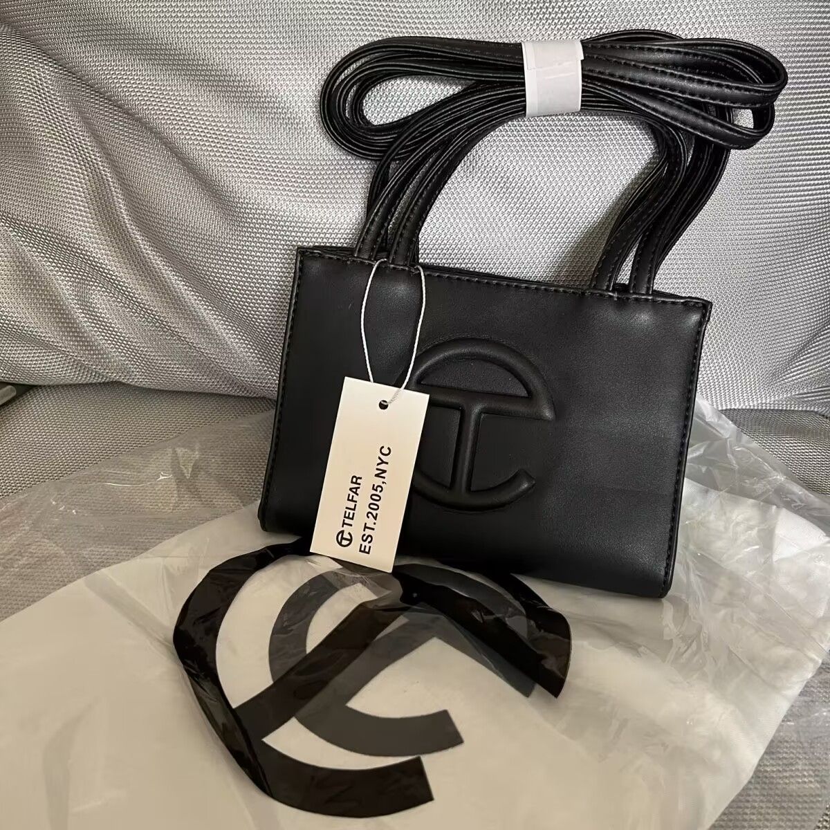 Telfar 黒 ショルダーバッグ 保存袋付き Telfarブラック ショルダーバッグ 保存袋付き 新品 Telfar ミニ