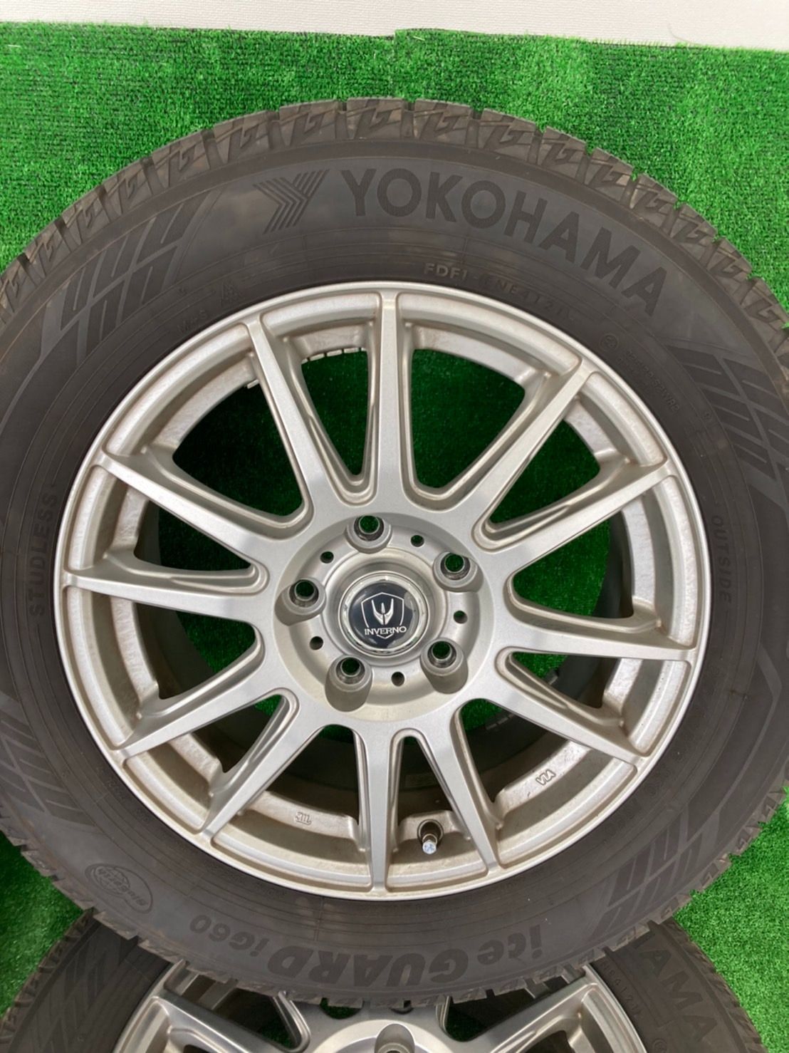 ヴェゼル 215/60/R16 YOKOHAMA スタッドレス アルミホイール-