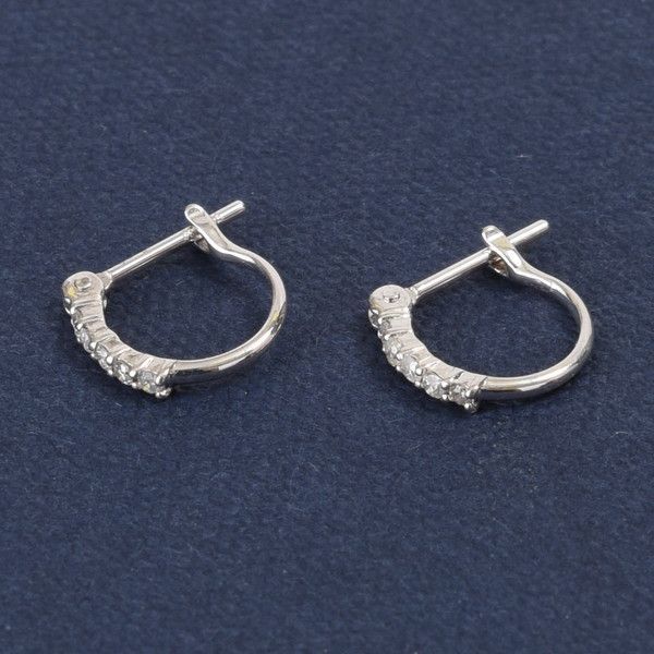 フープダイヤピアス