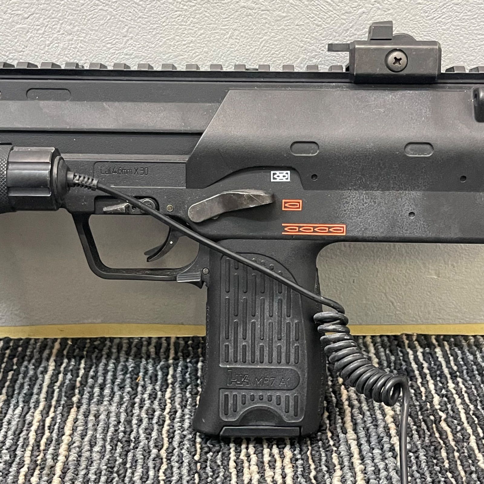 東京マルイ　mp7 電動ガン　ジャンク ジャンク品】東京マルイ MP7A1 電動ガン 本体＋BBローダー付