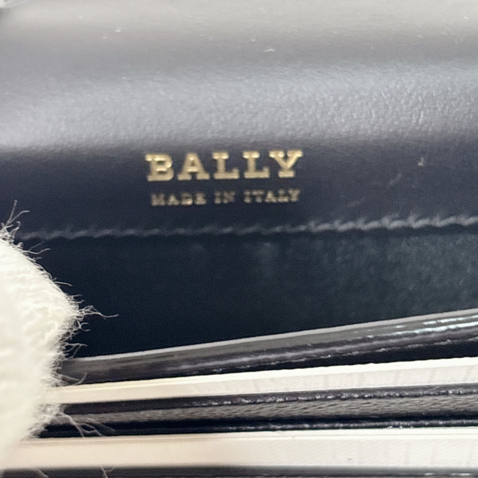 新品　BALLY カードケース　名刺入れ　ゴールド金具　チェーンストラップ 新品 BALLY カードケース 名刺入れ ゴールド金具 チェーン