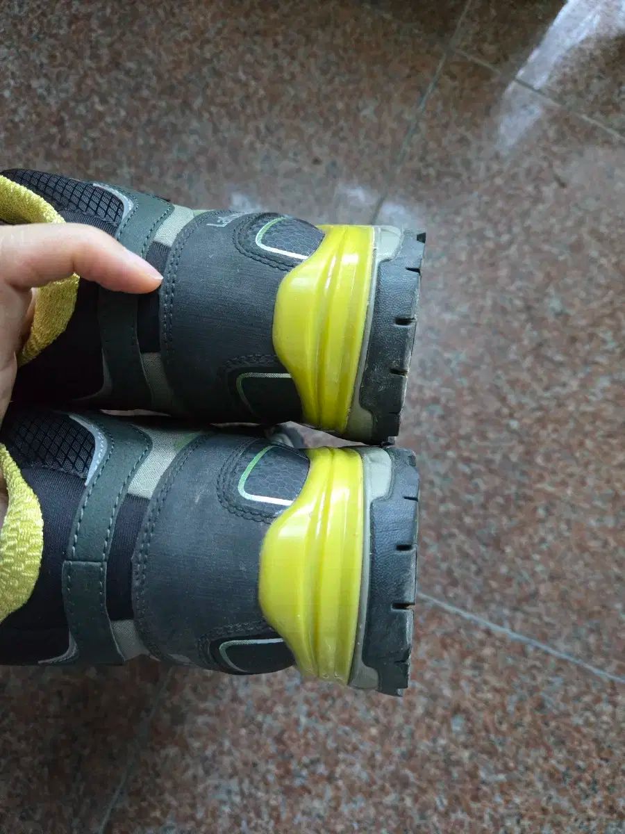 ゴアテックス 登山靴