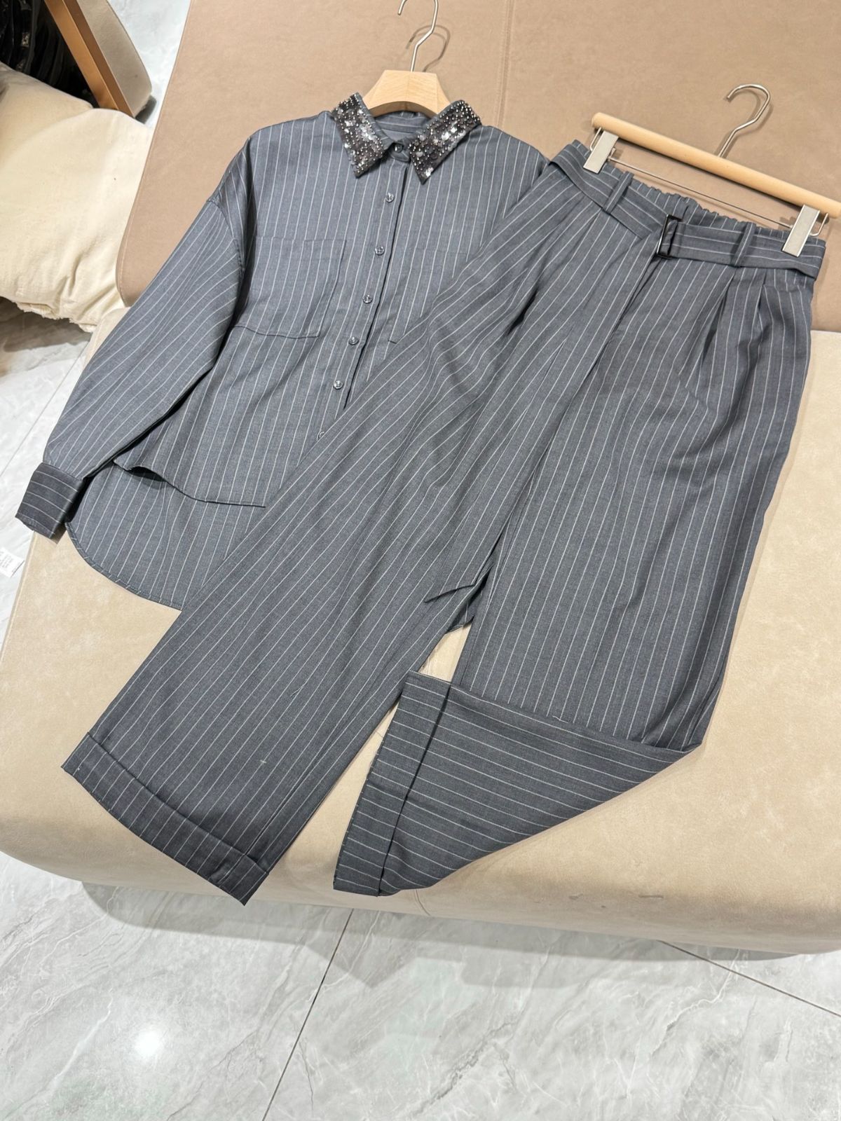 レーS L ブルネロクチネリ レディース スパンコール襟 ストライプ シャツ パンツセット オーストラリアウール