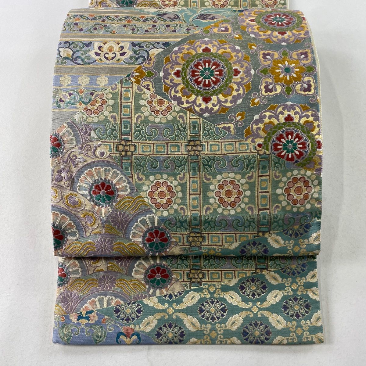 袋帯 美品 秀品 華文 草花 刺繍 箔 薄緑 六通 正絹 【中古