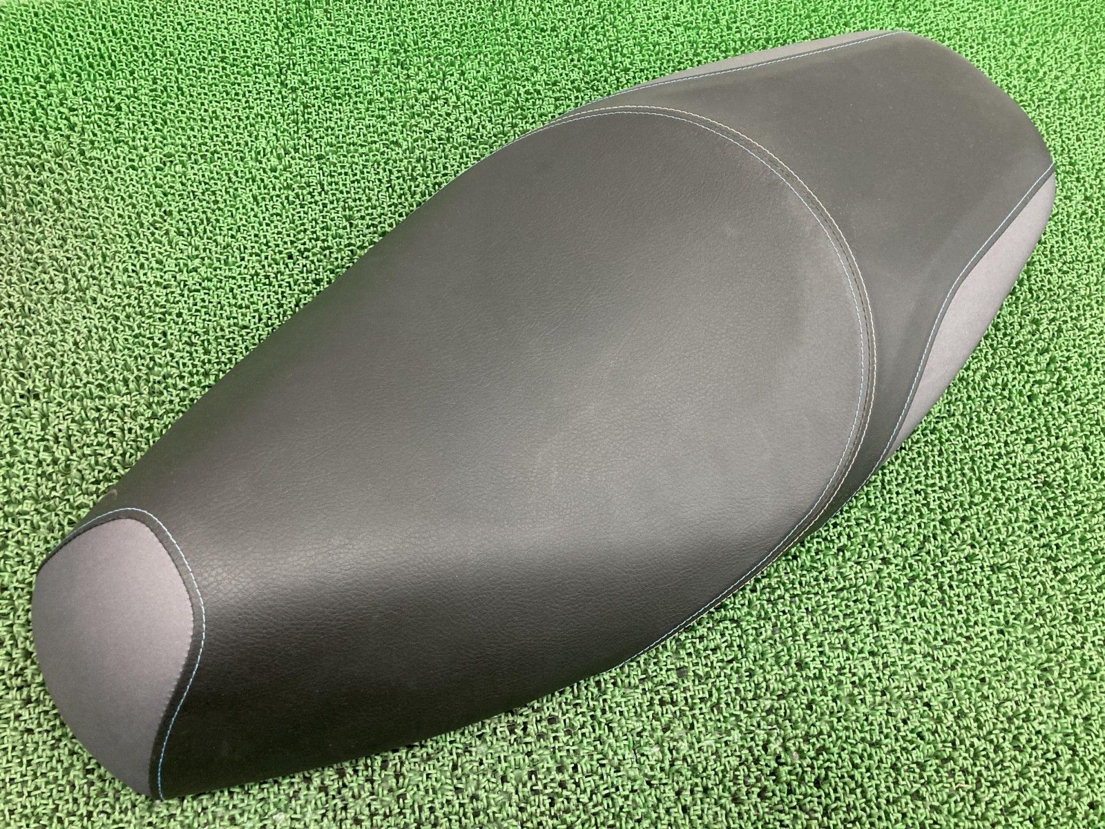 トリシティ155 シート BB8 ヤマハ 純正 バイク 部品 SJ37J ABS 青