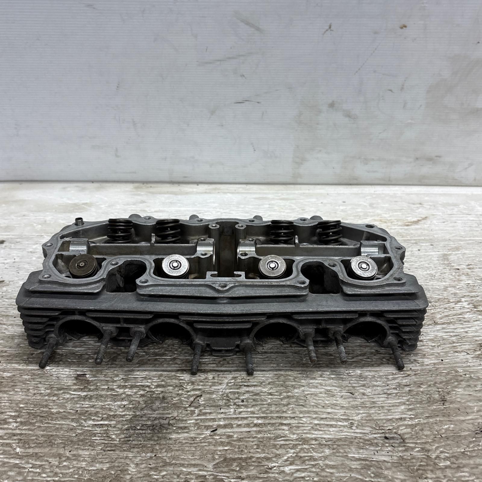 シリンダーヘッド