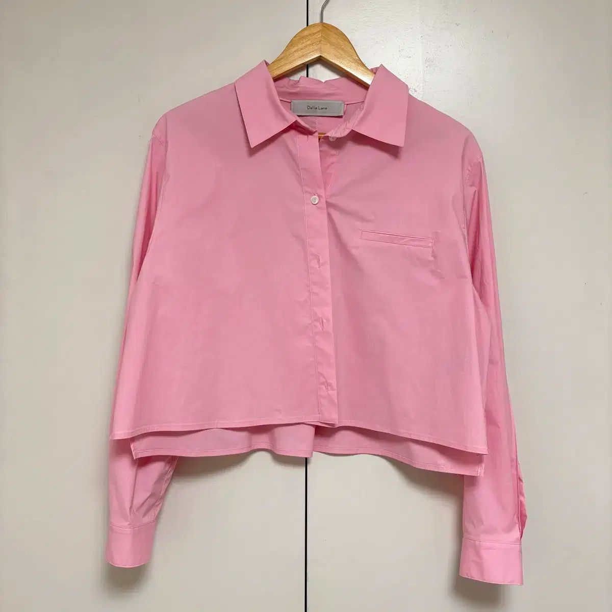 Della lana ピンク クロップド シャツ