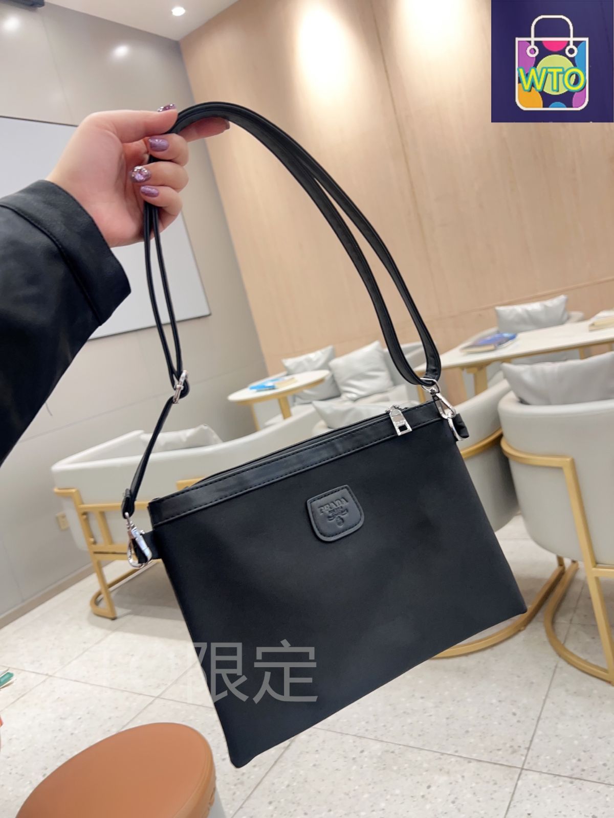PRADA ブラック ドローストリングバッグ Prada ドローストリング クラッチバッグ | ニュートラル