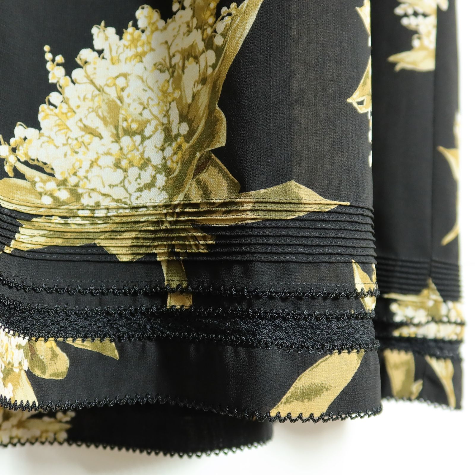 カネコイサオ 菊柄刺繍入ワンピース黒 KANEKO ISAO カネコイサオ 和柄 ちりめん 素敵 な 長袖
