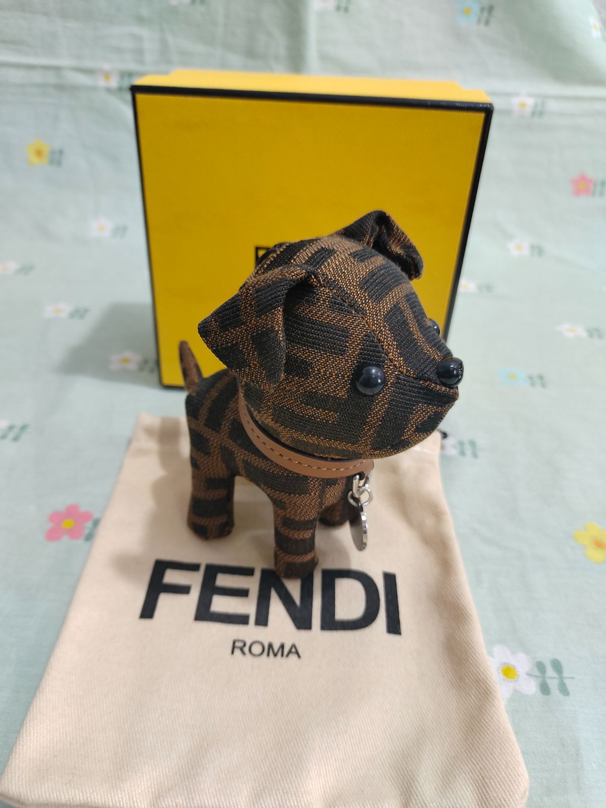 箱付き☆FENDI｛フェンディ｝キーリング☆キーホルダーブラウン男女兼用チャーム新品未使用