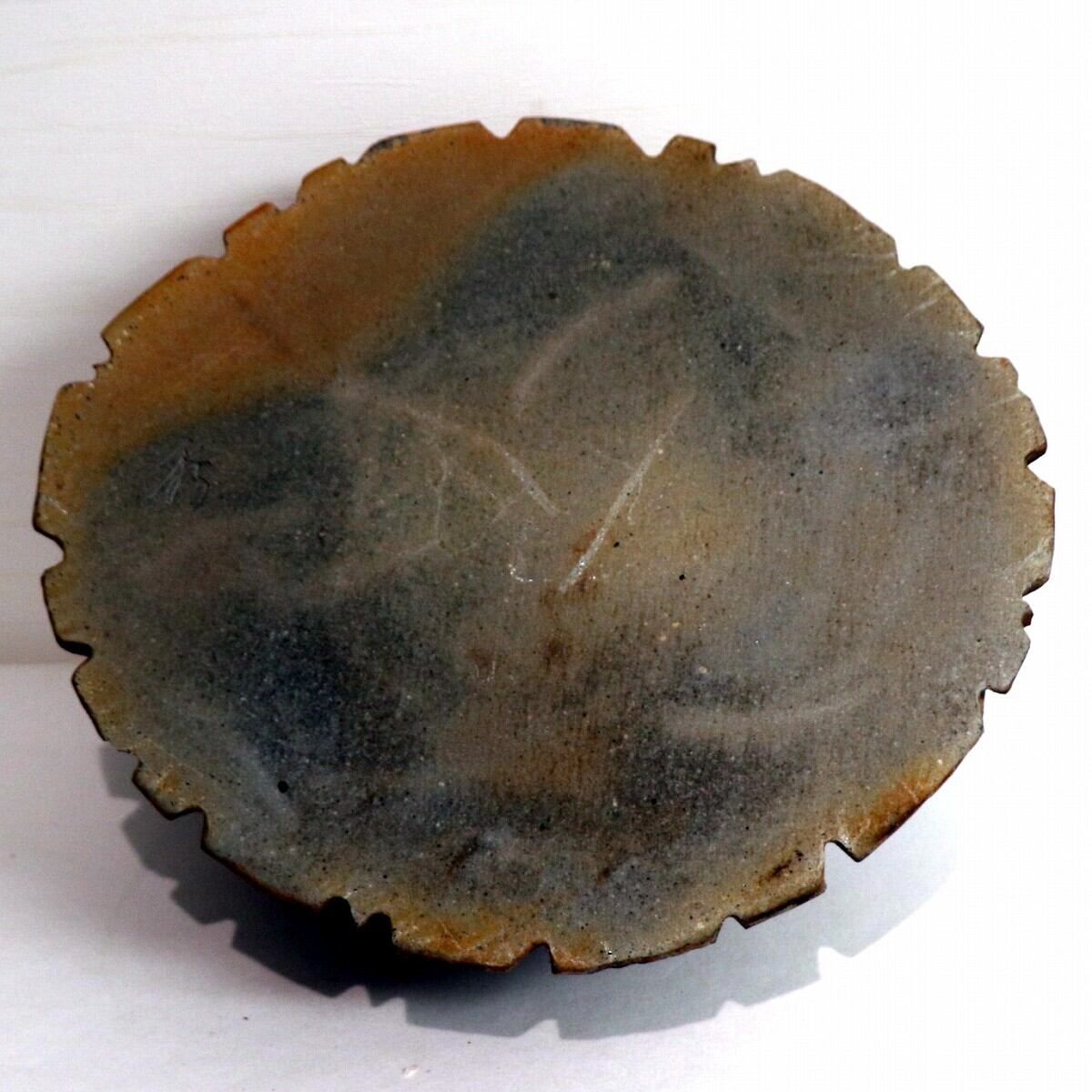 瀬戸内産肥松乾燥30年い以上の材を用いて制作したミニ食蘢大香合です