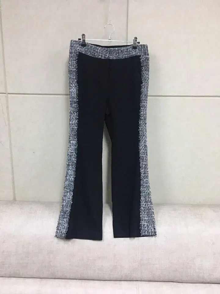 SON JUNG WAN トゥウィーポイント ブラック ブーツカット ウール パンツ