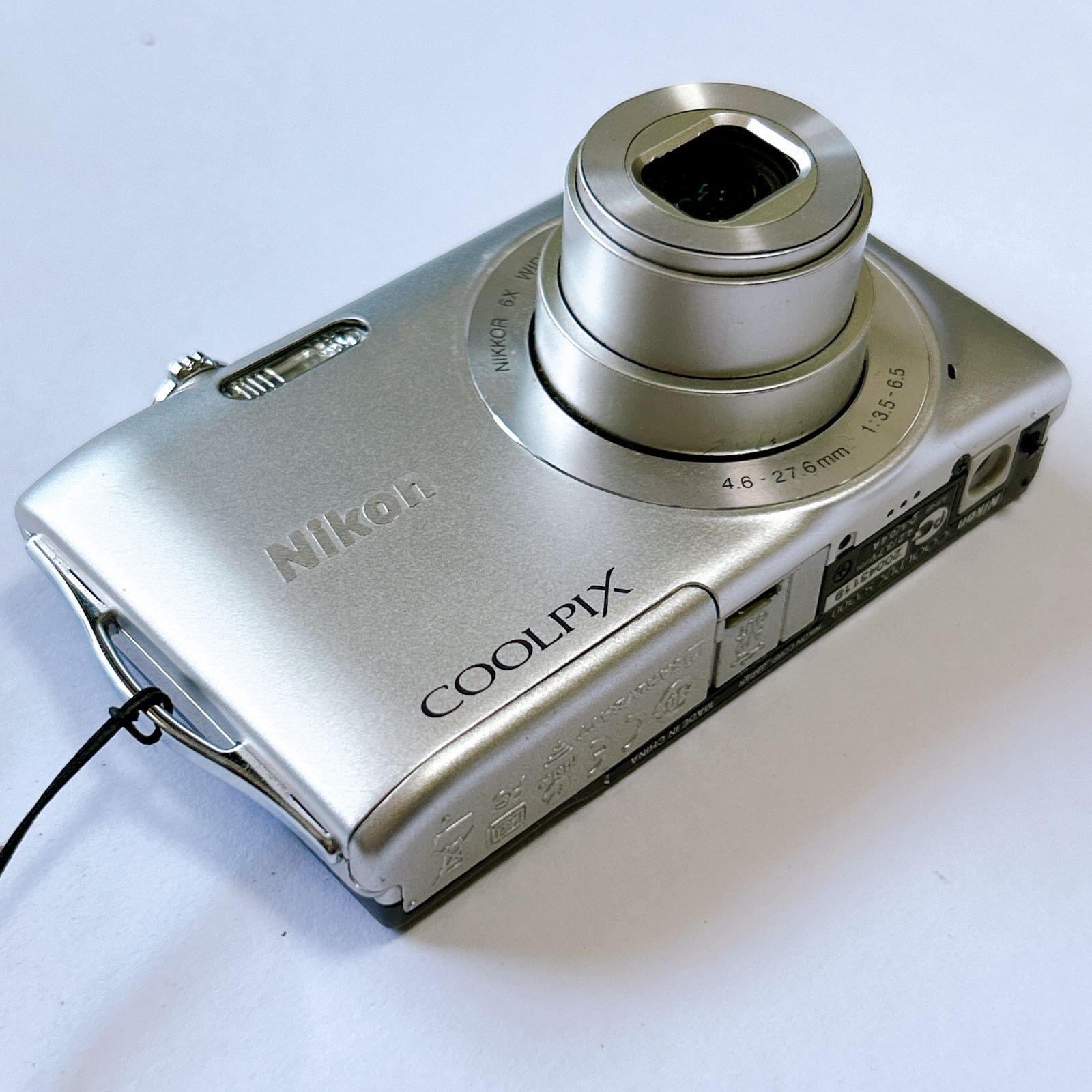 ニコン coolpix s3300 シルバー デジカメ コンデジ 充電器あり