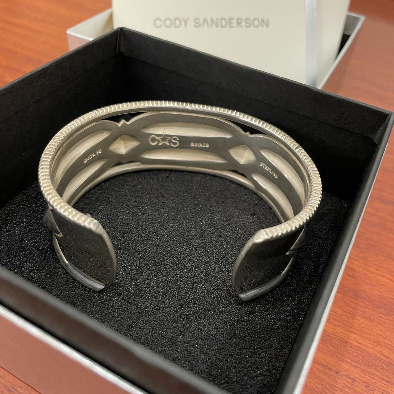 CODY SANDERSON シルバーバングル 箱・カード付き CODY SANDERSON Cody Sanderson SMALL STAR&CAT SCRATHSQUARE
