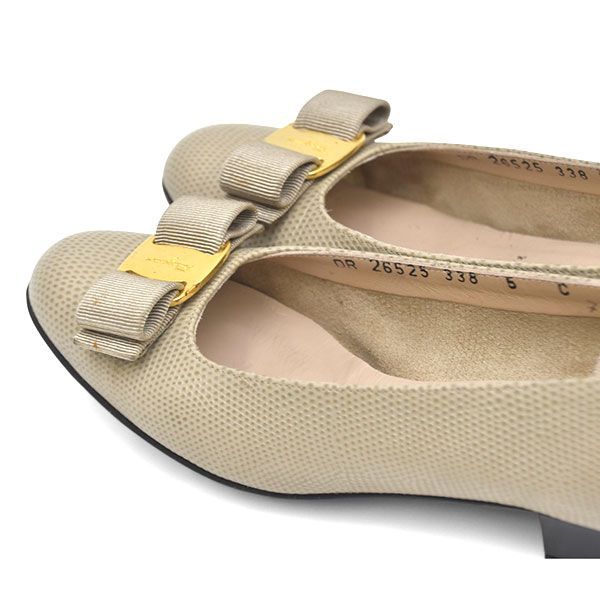 美品■サルヴァトーレフェラガモ　ヴァラリボン　パンプス　アーモンドトゥ　22.5 新品♪サルヴァトーレフェラガモ ヴァラリボン アーモンドトゥ