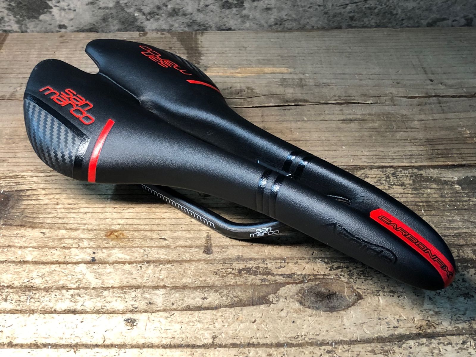 JJ504 セラサンマルコ selle sanmaruco ASPIDE CARBON FX カーボンレール サドル 黒|赤 NARROW