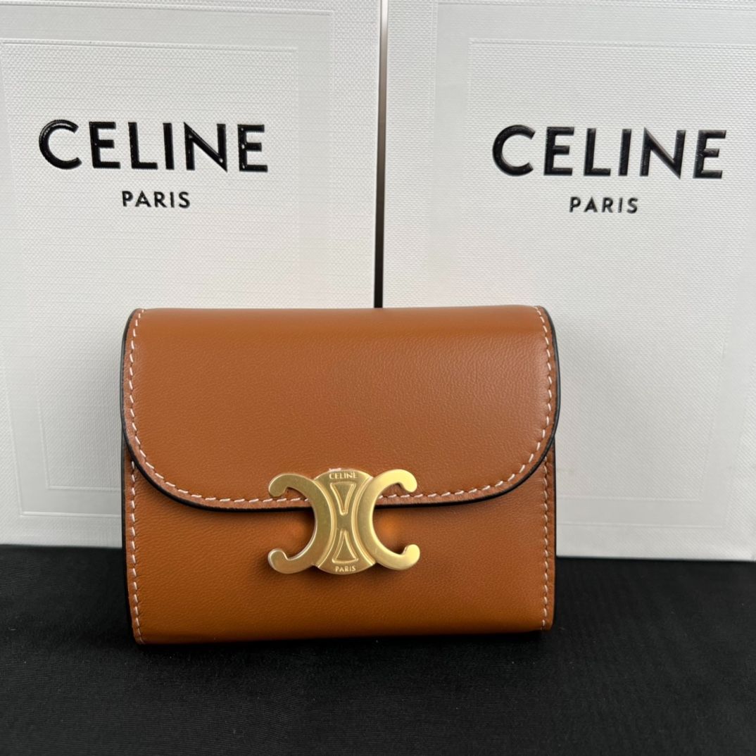 【CELINE】Triomphe 小型財布 Smoked Brown スナップポケット CELINE ☆ キュイル トリオンフ/コンパクト ジップド ウォレット