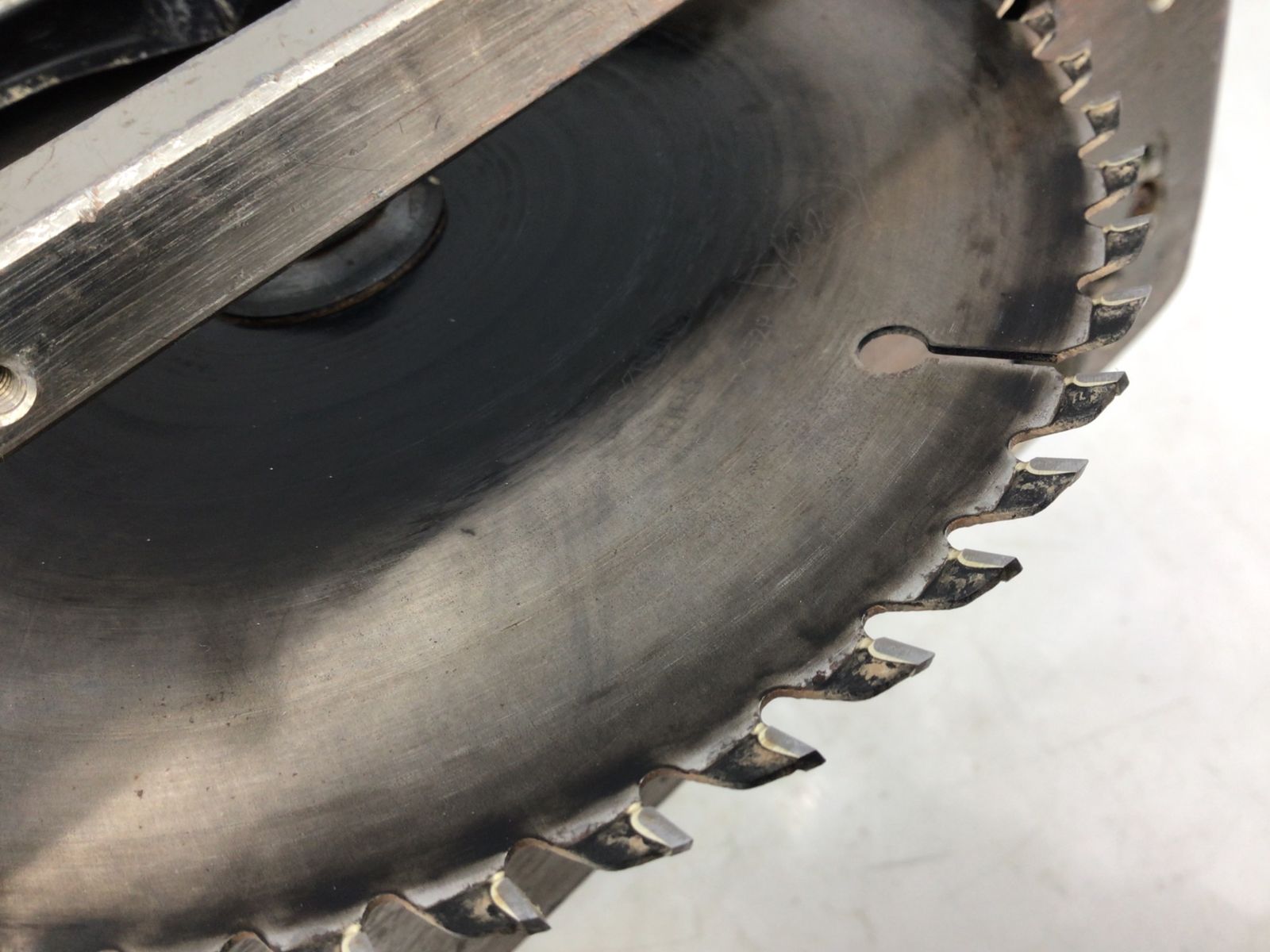 165mm18v充電式マルノコ HS631DGXSB