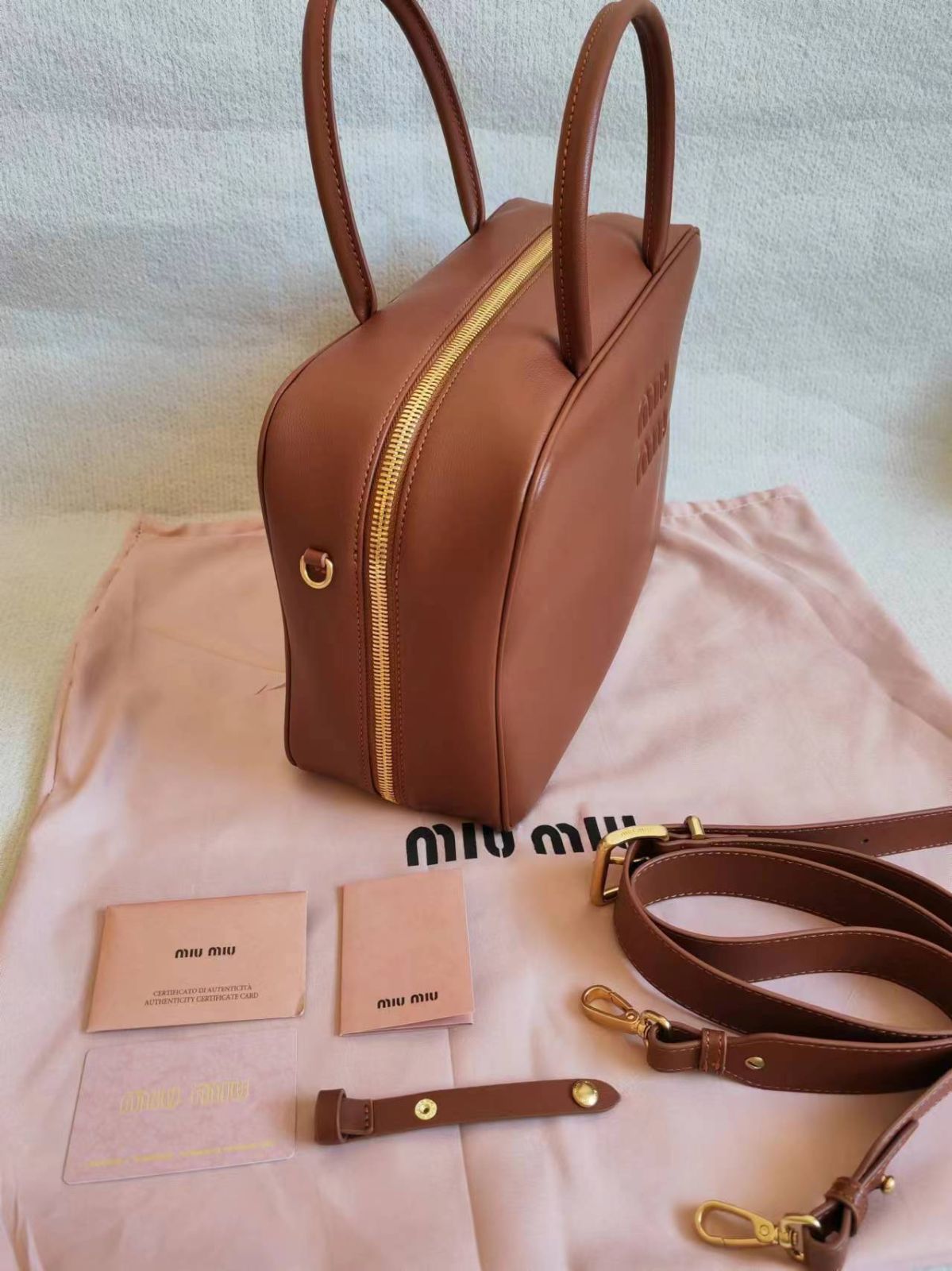 miu miu レザートップハンドルバッグ 金具ゴールド - メルカリ