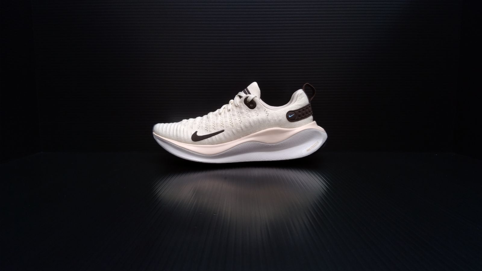 W NIKE REACTX INFINITY RUN 4 FZ3655 113(リアクト X W NIKE REACTX INFINITY RUN 4 FZ3655 113(リアクト X