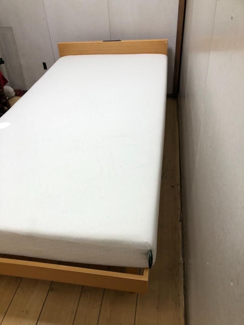 コンセント 木製ベッドフレーム