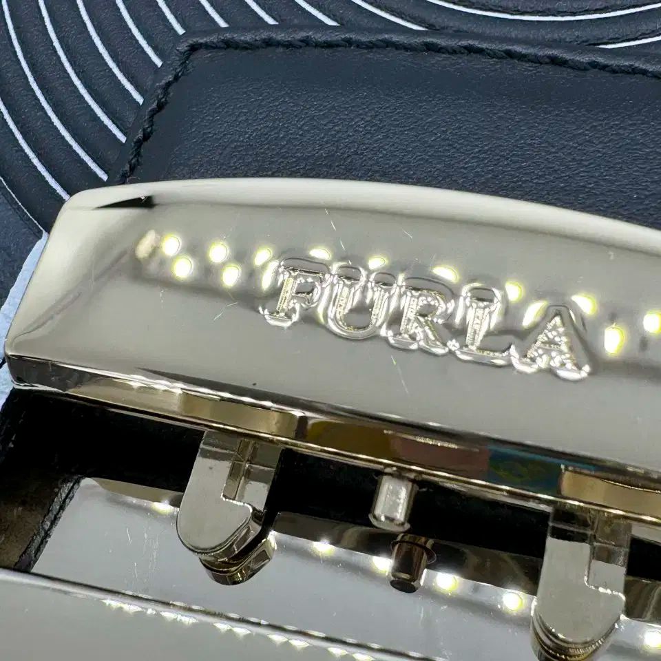  Furla FURULA フルラ 1960 s BEAT 大都市 クロスボディバッグ ミニ メッセンジャーバッグ ショルダーバッグ