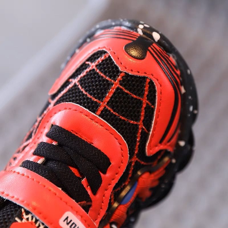 キッズスニーカー 光る靴 スパイダーマン - メルカリShops