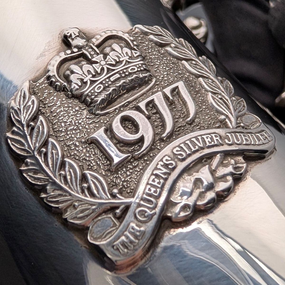 1977年 英国エリザベスⅡ世 戴冠25周年ジュビリー 純銀製マグカップ 302g Birmingham Mint 箱 説明書付き