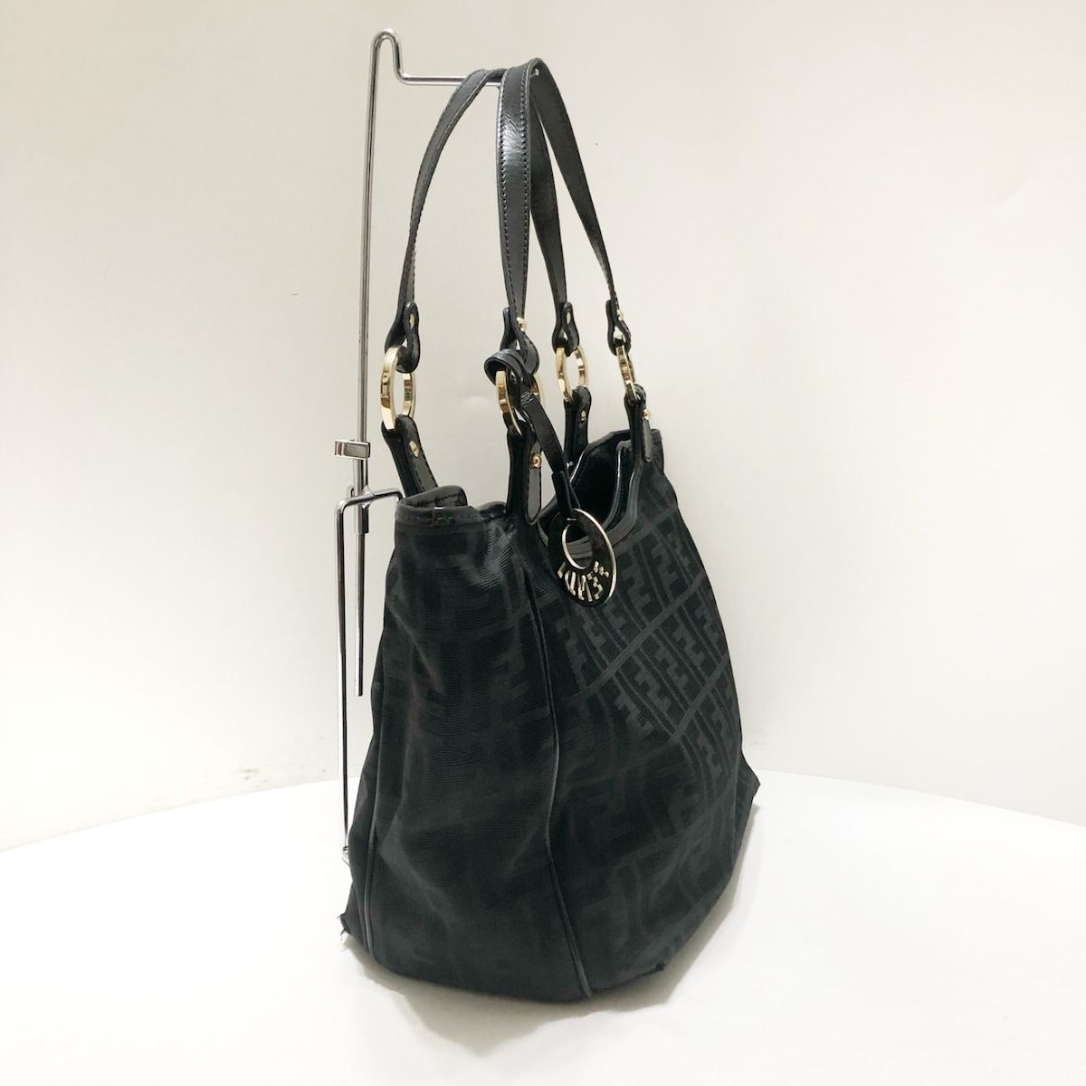 FENDI(フェンディ) ショルダーバッグ ズッカ柄 8BH156 ダークグレー×黒 