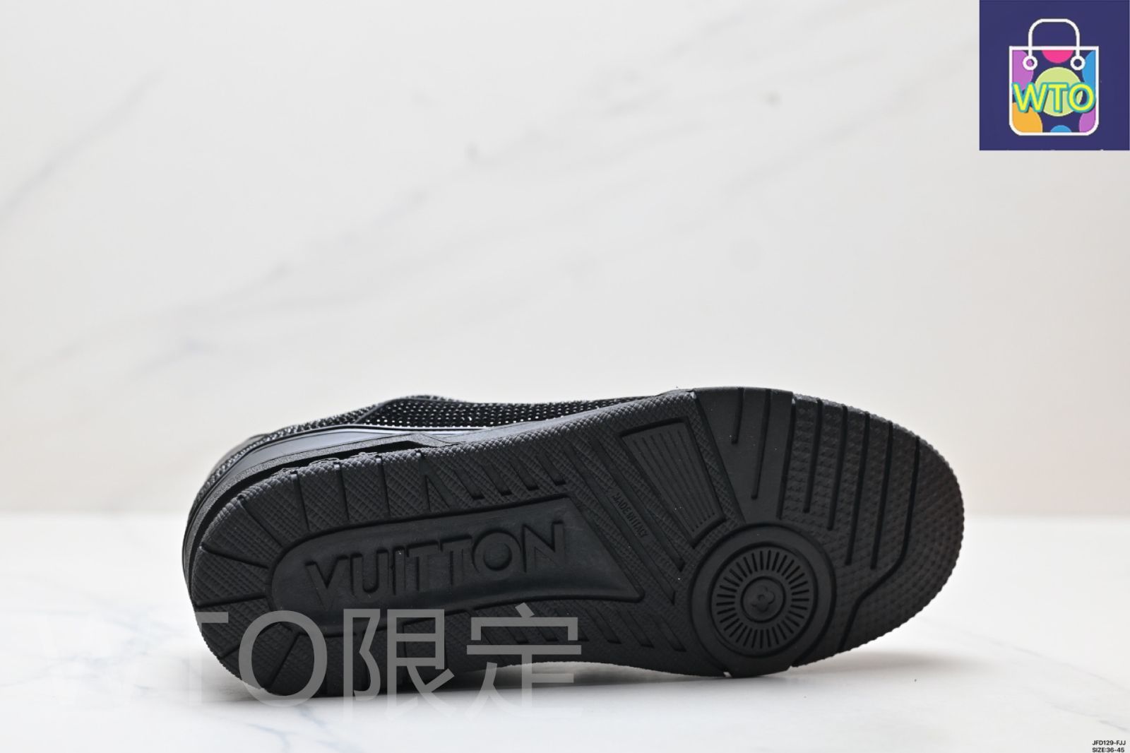 希少【新品未使用】LOUIS VITTON バレーボール LV（ルイヴィトン）Louis Vuitton Trainer Sneaker Low レジャー