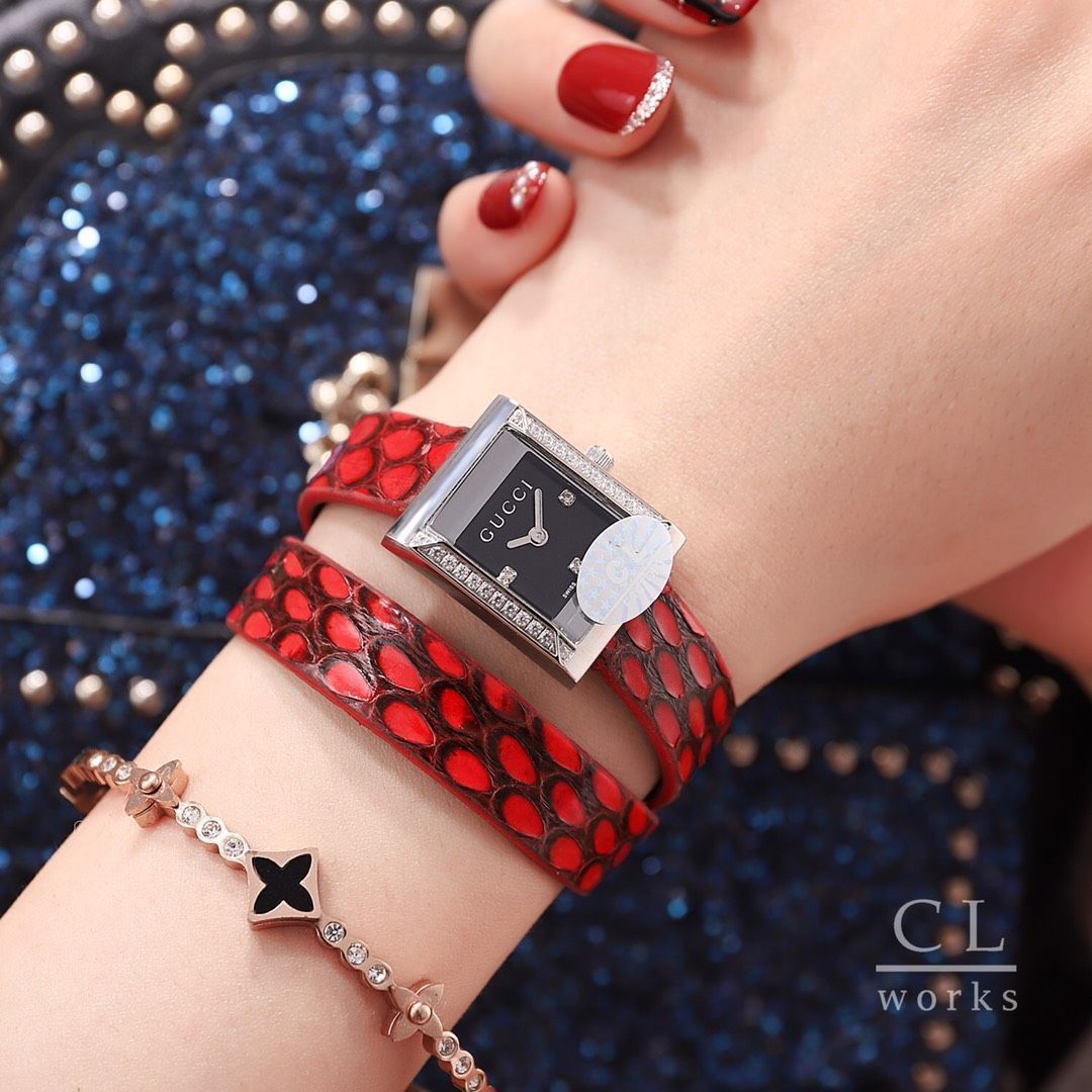②【GUCCI（即購入値下げ交渉歓迎）】bodymaker グッチウエストポーチ オフディア 黒/赤 ゴールド金具