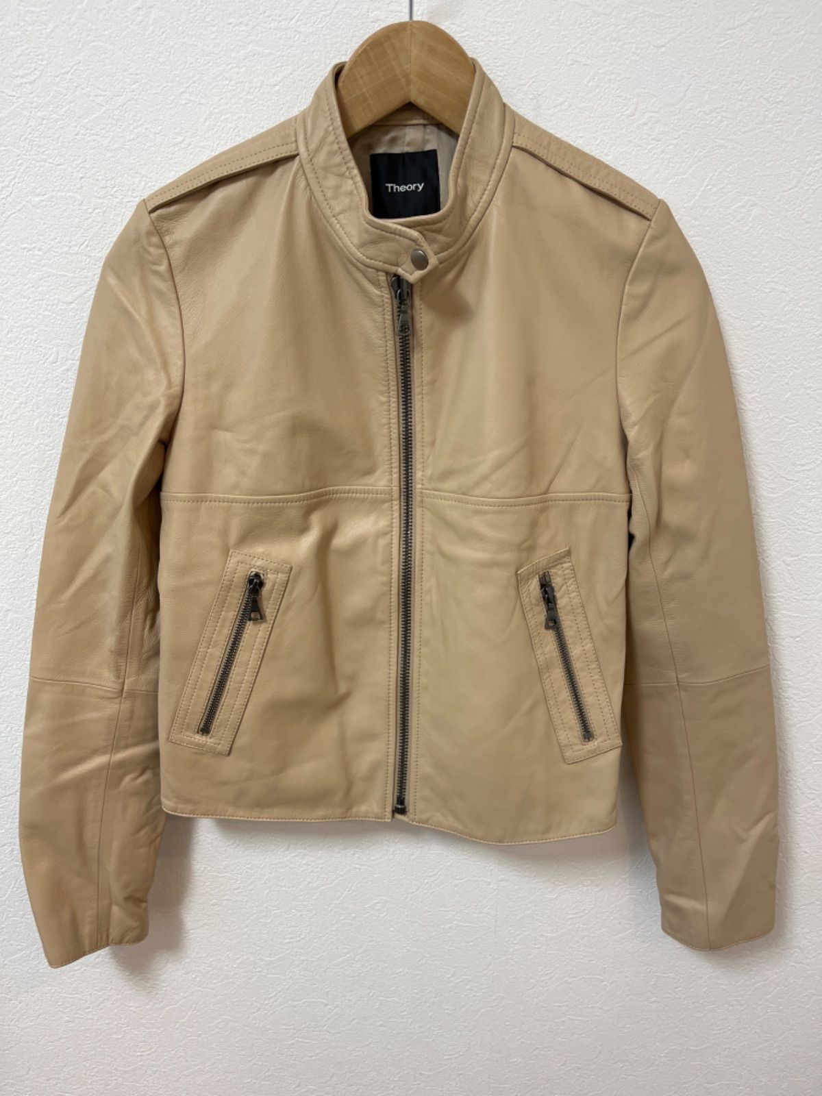 セオリー　ラムレザージャケット　ベージュ　美品 セオリーラムレザージャケットベージュ美品