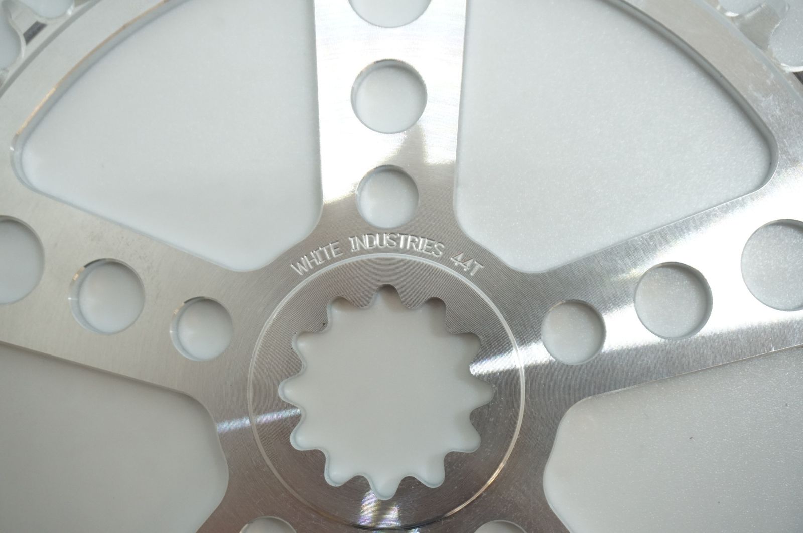 WHITE INDUSTRIES 「ホワイトインダストリーズ」 TSR 44T チェーン