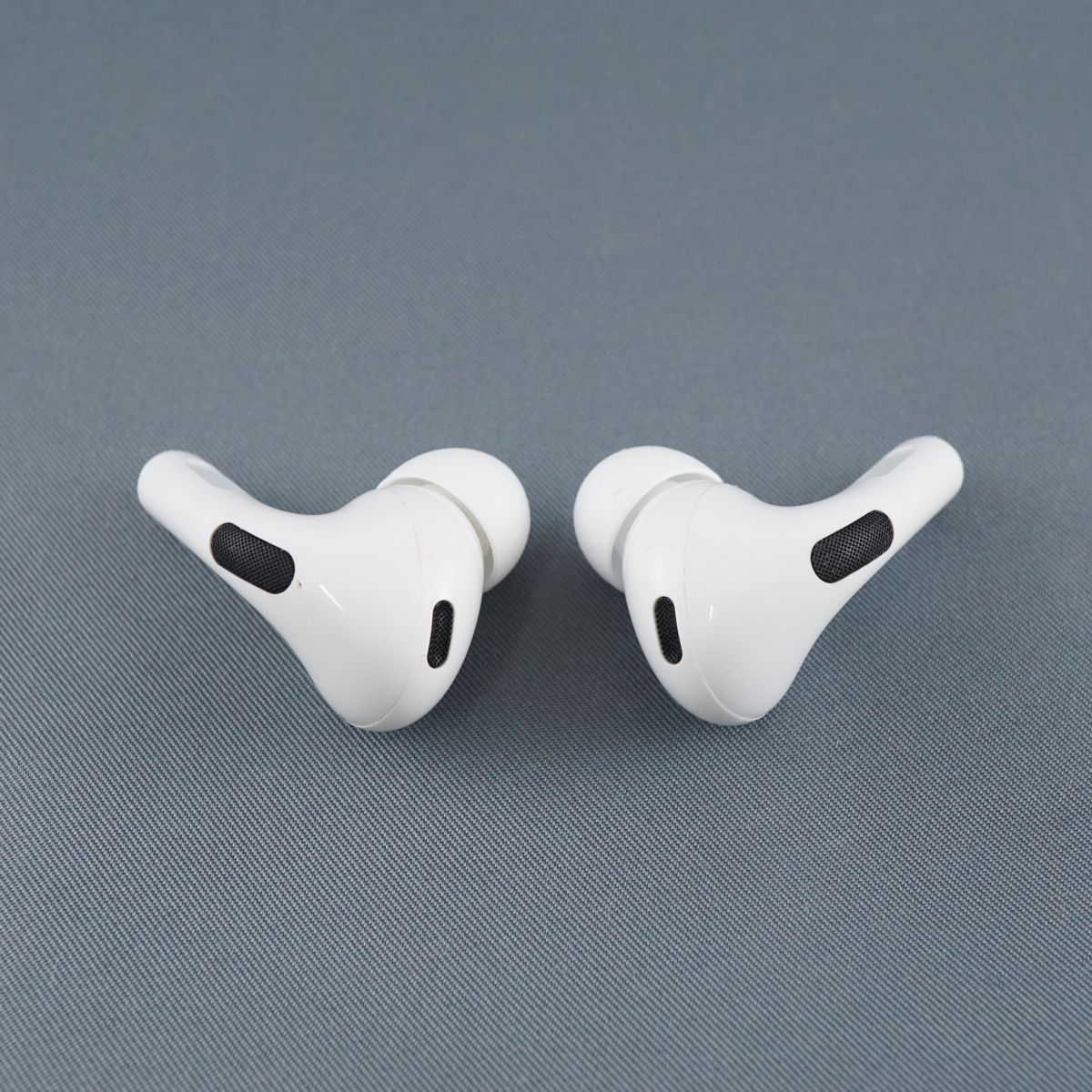 Apple AirPods Pro 第二世代 USED美品 エアーポッズ プロ ワイヤレスイヤホン MagSafe充電ケース Lightning  MQD83J/A 完動品 KR V0024 - メルカリ